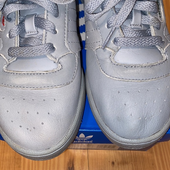 AUTH Yeezy Calabasas tennis shoes - Picture 4 of 4